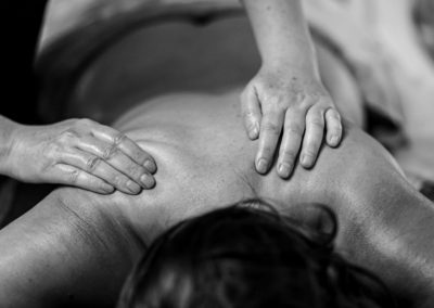 massage des épaules